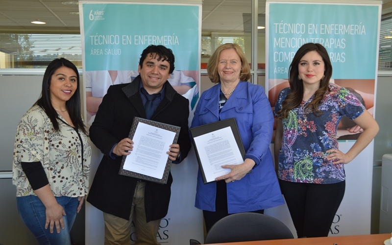 Carreras de TENS del CFT Temuco y residencia Dreams House para adultos mayores establecen convenio de trabajo