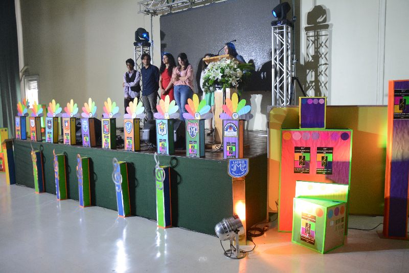 Con éxitos de ayer y hoy escolares rindieron homenaje a la música chilena