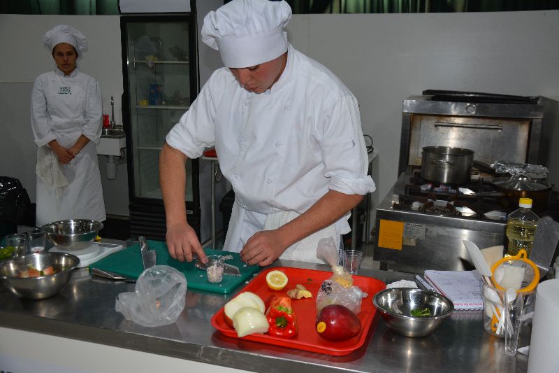 Jóvenes de todo el país muestran su talento en la cocina