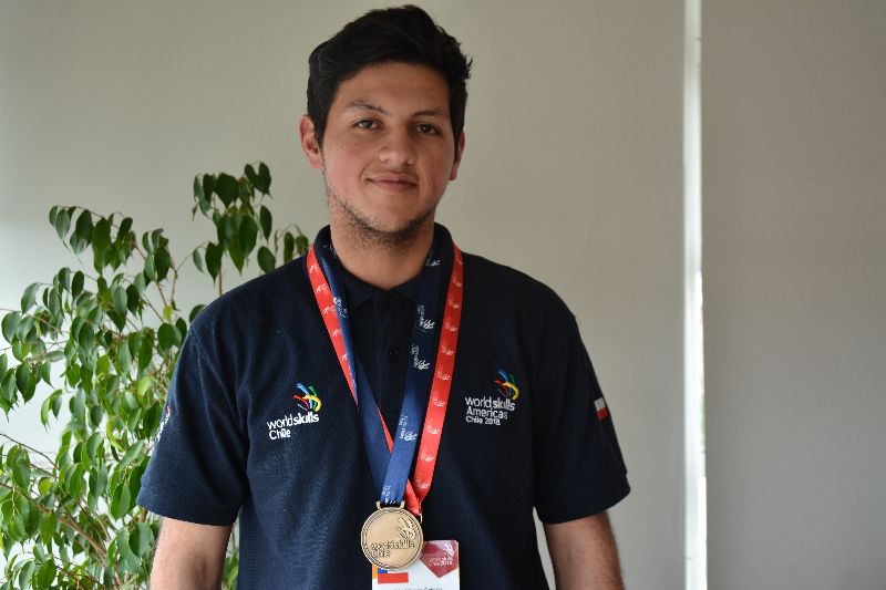 Medalla de cobre para tomasino puertomontino en Olimpiadas Worldskills 2018