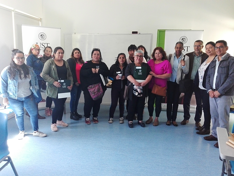 Dirigentes vecinales reciben capacitación en alto hospicio