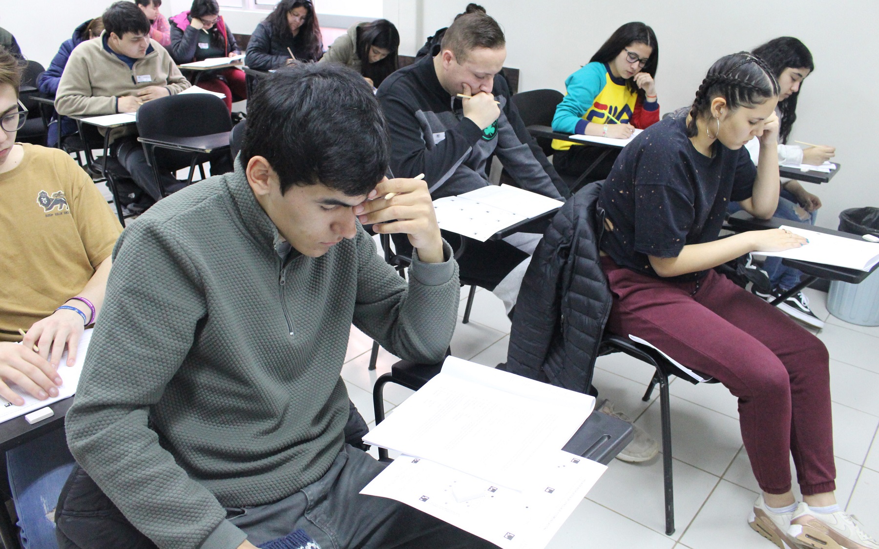 A semanas de rendir la PSU estudiantes participan del último ensayo nacional de Santo Tomás