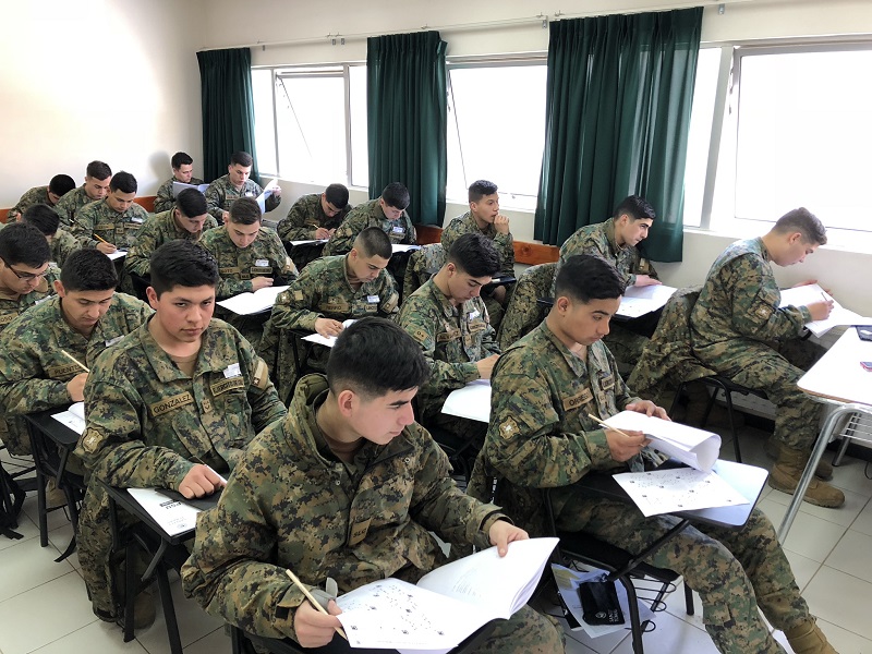 Soldados conscriptos rinden ensayo PSU en Santo Tomás