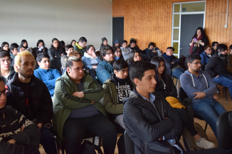 Informáticos analizan como emprender con las nuevas tecnologías