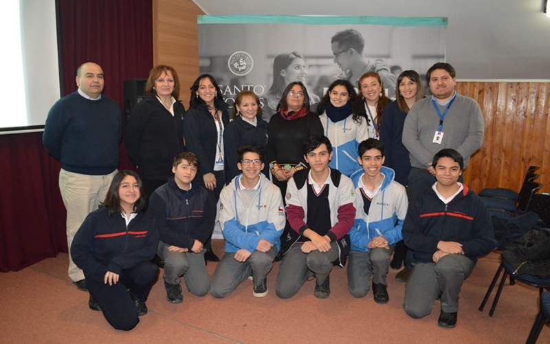 UST y Seremi de Salud realizan campaña de educación y sexualidad responsable para estudiantes del liceo Camilo Henríquez de Temuco