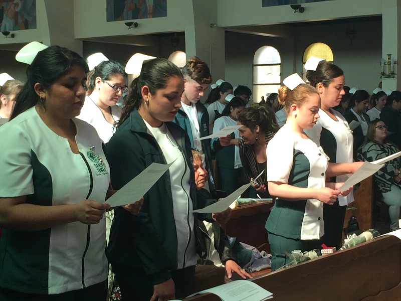 Estudiantes de Técnico en Enfermería realizaron juramento ético en ceremonia de investidura