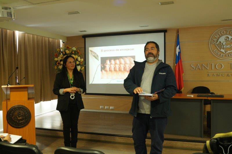 Estudiantes dialogan sobre “el proceso de envejecer”