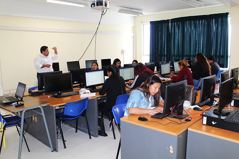 Capacitan a mujeres de fundación prodemu en santo tomás iquique