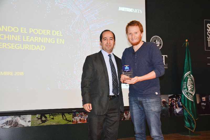 Experto en Data Analytics protagonizó 6ta versión seminario de Seguridad Informática