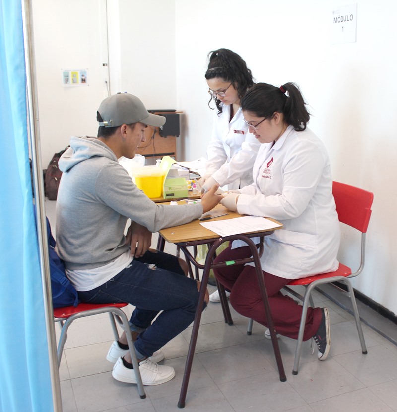 Exitosa jornada sobre prevención del VIH en Santo Tomás Curicó