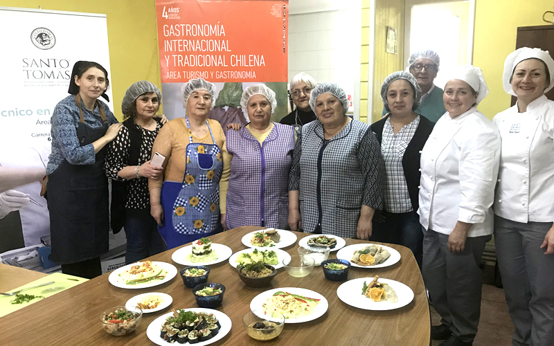 Alumnos del CFT Santo Tomás Osorno invitan a la comunidad a comer sano y rico