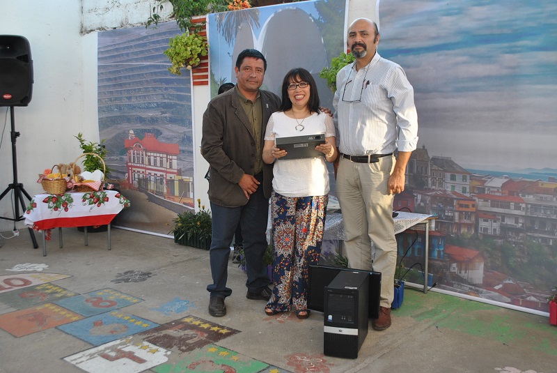 Santo Tomás Ovalle donó computadores a Escuela Especial Despertares