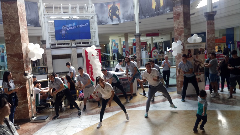 Estudiantes de Preparador Físico de sede San Joaquín realizaron intervención saludable en Mall Plaza
