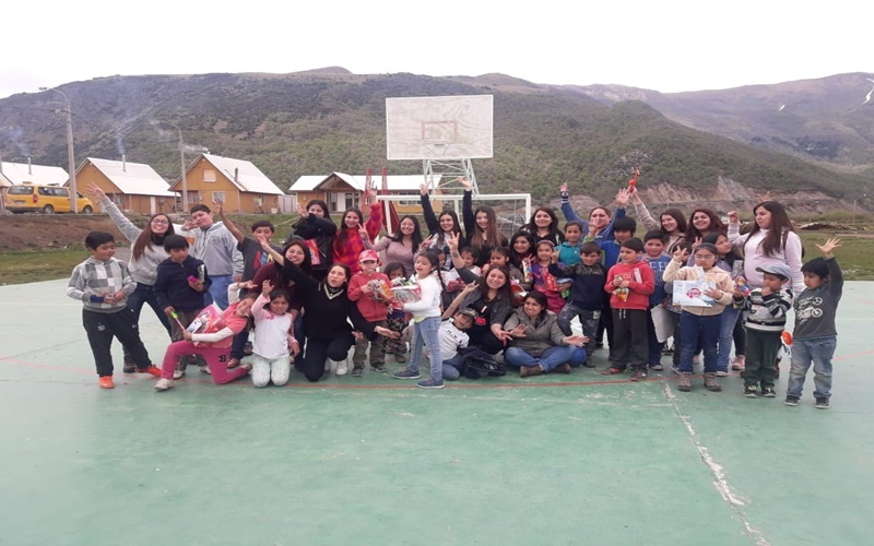 Estudiantes de Servicio Social realizan operativos sociales con juntas de vecinos de Lonquimay