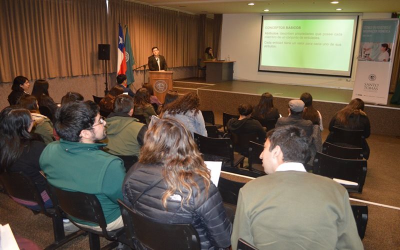 Técnico en Registros e Información Biomédica actualiza conocimiento de egresados en bases de datos relacionales en salud