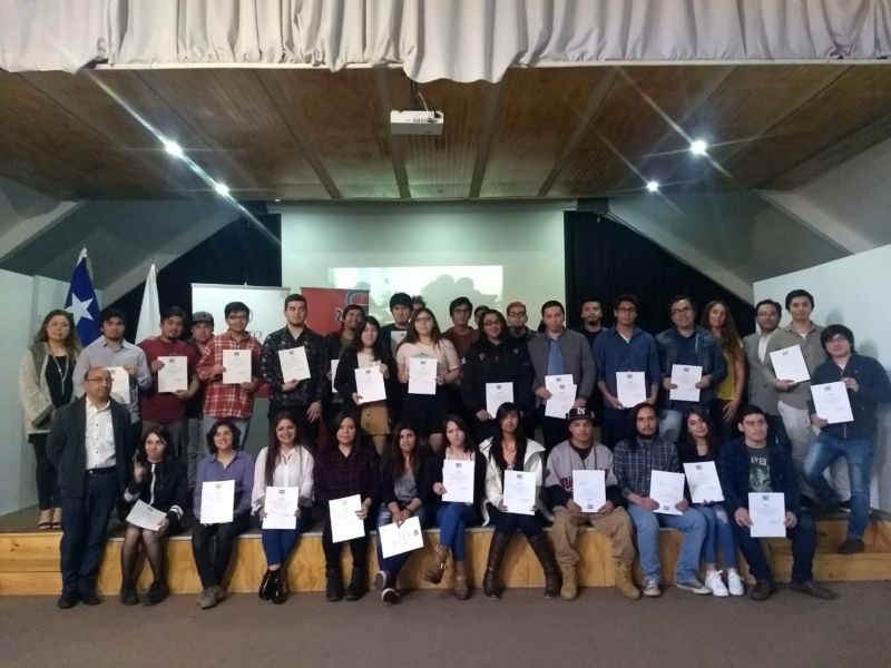 Estudiantes de Diseño Gráfico reciben certificados de competencias profesionales