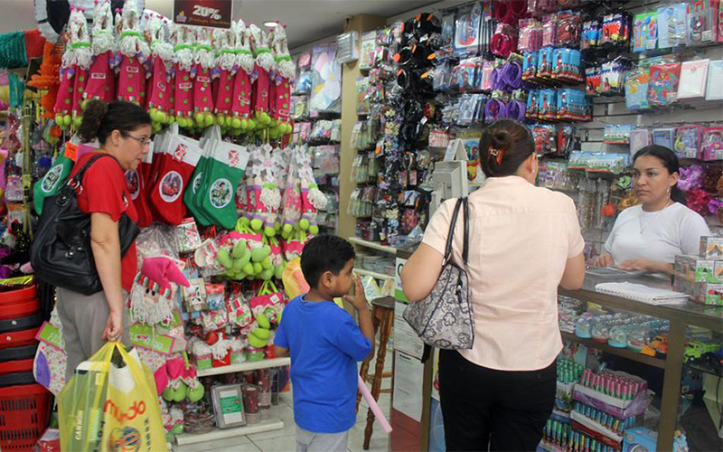 Estudio de UST Viña del Mar establece que las mujeres tienen mejores hábitos de compra que los hombres en época navideña