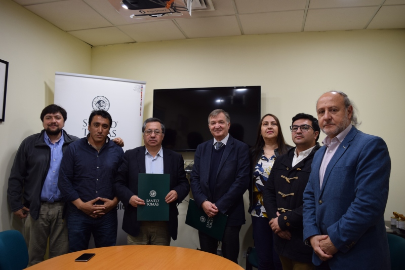 Estudiantes del Liceo Juan Soler Manfredini de Cochamó podrán continuar sus estudios en Santo Tomás