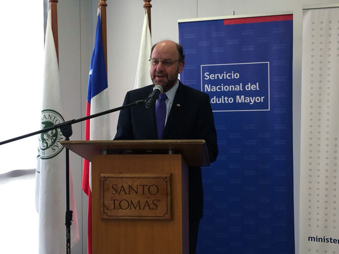 Ministro de Desarrollo Social entregó reconocimientos a Adultos Mayores en Santo Tomás Talca