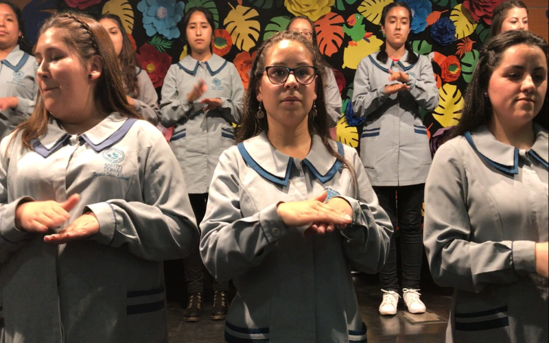 Alumnos Santo Tomás Los Ángeles aprenden braille y lenguaje de señas como forma de impulsar la inclusión