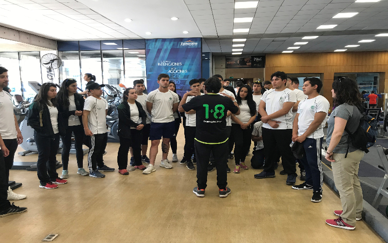 Estudiantes de Preparador Físico de Santo Tomás Los Ángeles conocieron destacados centros deportivos de Santiago