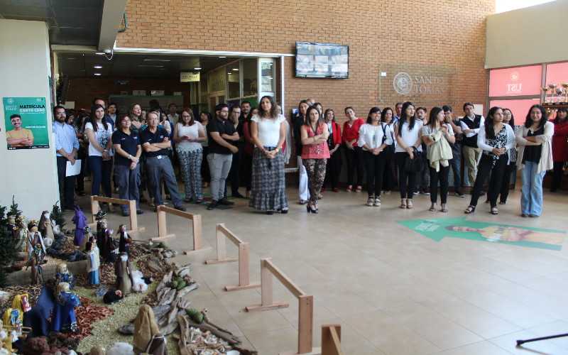 Pesebre institucional es bendecido ante comunidad de Santo Tomás Los Ángeles