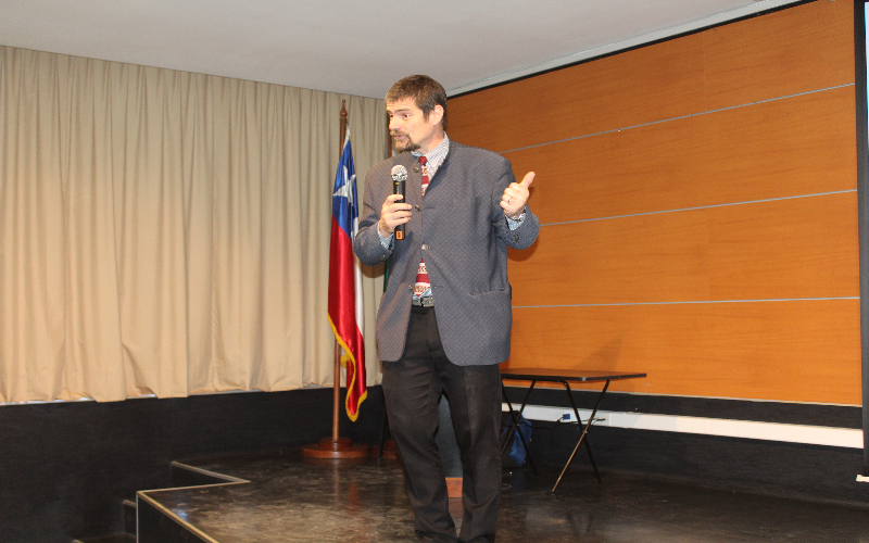 Especialista dicta charla sobre sexualidad a alumnos de Santo Tomás Los Ángeles para evitar deserción académica