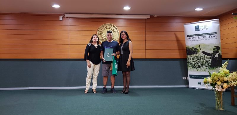 Estudiantes ganadores que plasmaron en 100 palabras “Tu esfuerzo impulsado por tus sueños” fueron premiados por la Dirección de Formación e Identidad de Sede Arica