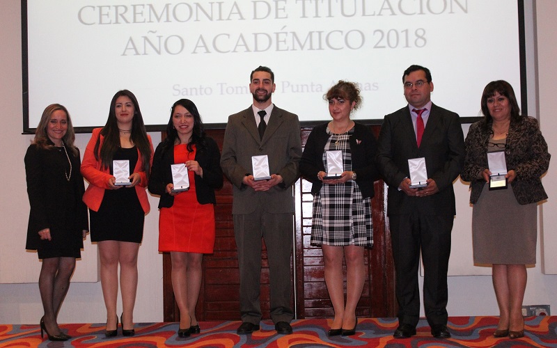 Más de 300 jóvenes y adultos de Santo Tomás recibieron su título técnico profesional