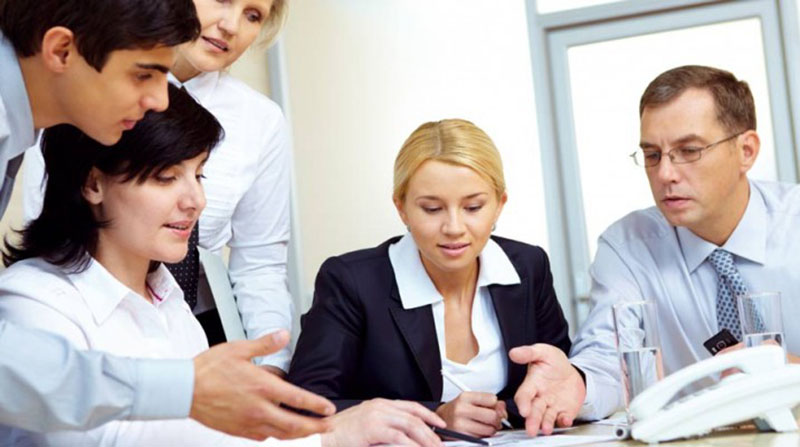 Profesionales y Técnicos comprometidos con el desarrollo económico y social