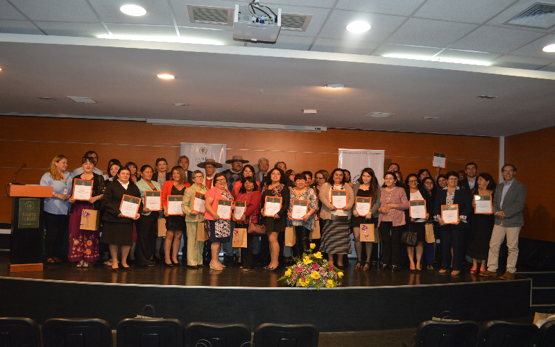 Dirigentes Sociales finalizaron curso financiado por CMPC en convenio con UST Los Ángeles