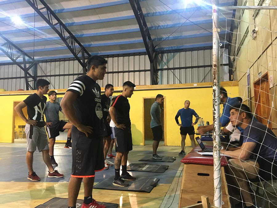 Estudiantes de Santo Tomás apoyan en la pretemporada del Torreón