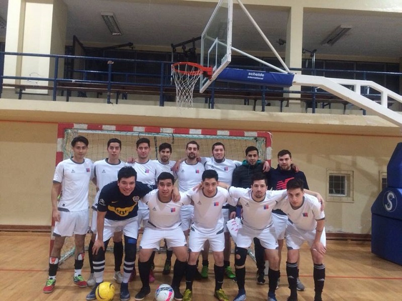 Equipos de futsal femenino y masculino de Santo Tomás campeones de la liga de educación superior tras derrotar a la Umag en la final