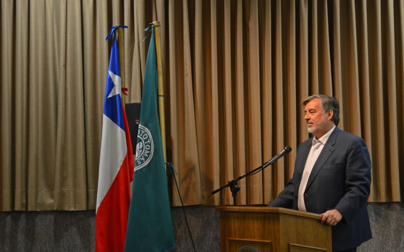 Alejandro Guillier realizó conversatorio para estudiantes de Derecho de la UST Temuco