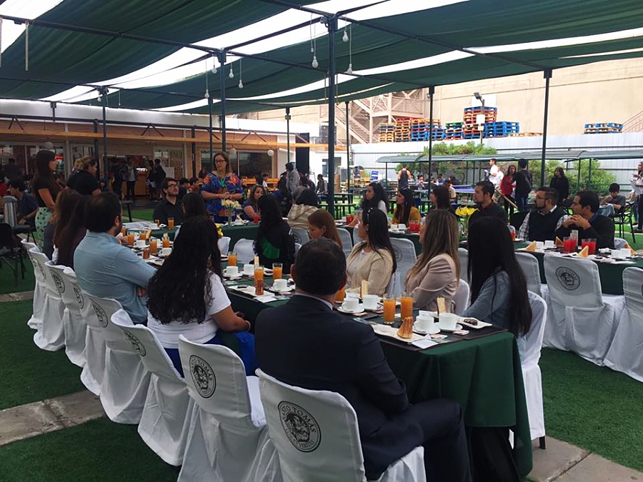 Santo Tomás distingue a becados por excelencia académica en Iquique