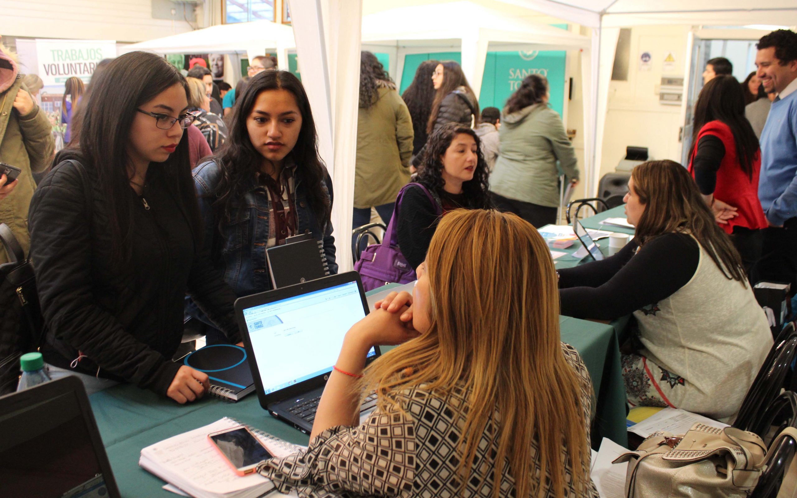 Santo Tomás Punta Arenas inicia sus clases con feria de orientación estudiantil