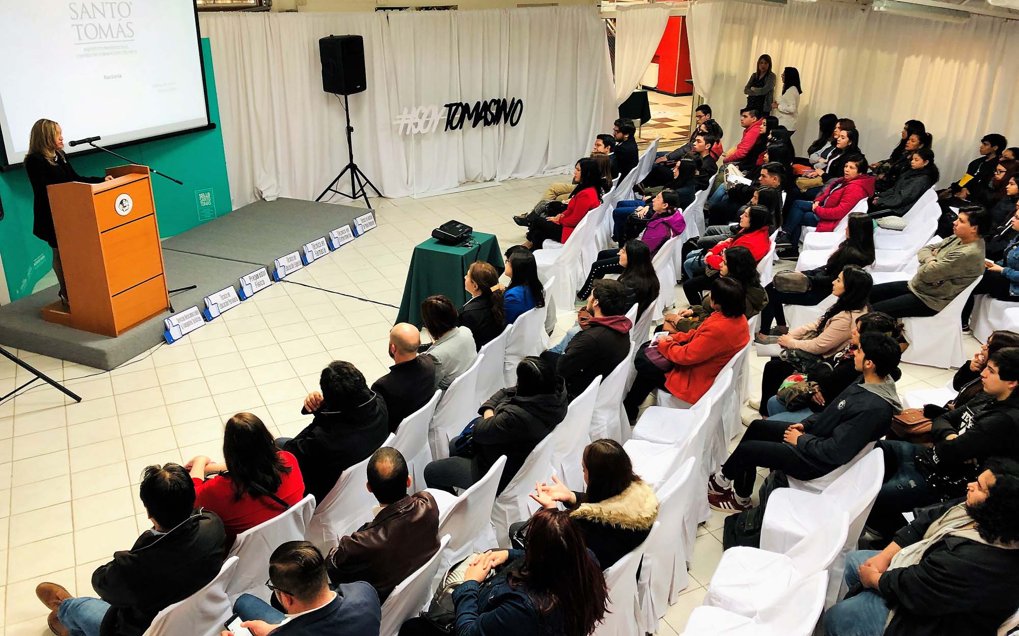 Santo Tomás Punta Arenas da la bienvenida a alumnos nuevos previo al inicio de clases