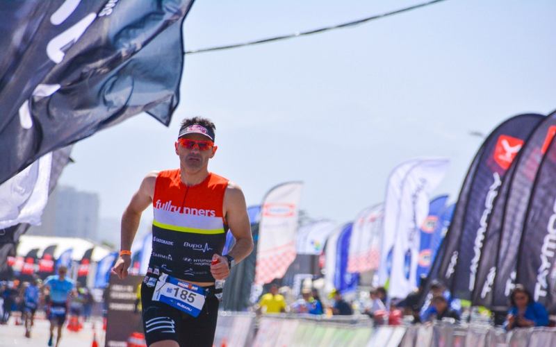 Director de Kinesiología UST Los Ángeles se prepara para mundial de triatlón