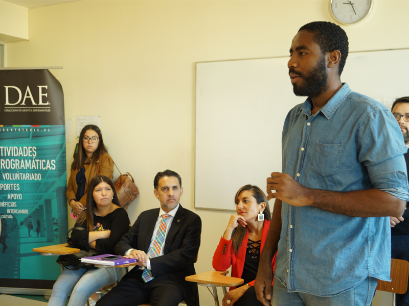 Futuros trabajadores sociales debaten sobre la inmigración