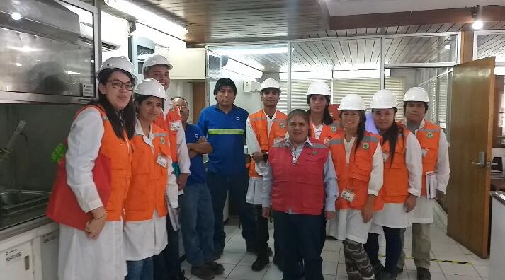 Estudiantes de Técnico en Análisis Químico visitaron la planta de CORPESCA en Arica