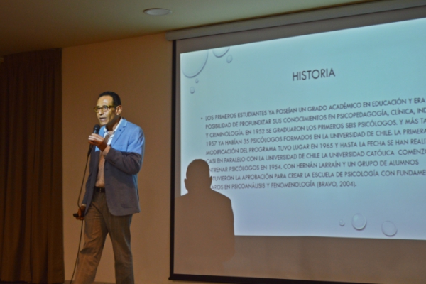 Experto dio la bienvenida al año académico de la carrera de Psicología de la UST