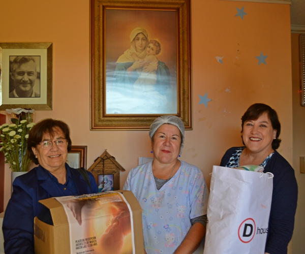 Santo Tomás culminó con éxito campaña de mantitas para María Ayuda