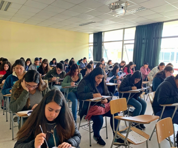 Cerca de mil futuros universitarios rindieron ensayo de PSU en Santo Tomás Temuco