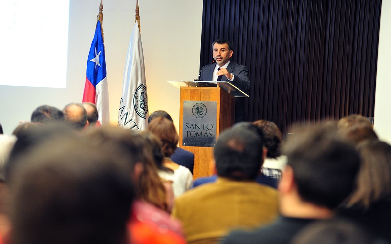 Sede Santiago Centro inaugura Año Académico con charla enfocada en el ciberbullyng