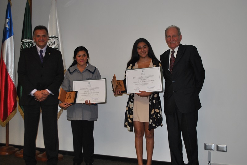 Estudiantes ovallinas son reconocidas con Premio Sello Santo Tomás 2019