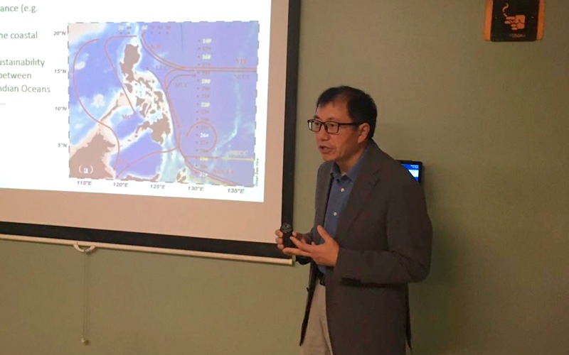 Doctor de Universidad de Shangai dicta conferencia sobre impacto de las concentraciones de elementos químicos en el océano pacifico occidental
