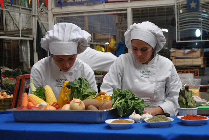 Estudiantes de Gastronomía participaron en celebración del Día de la Cocina Chilena