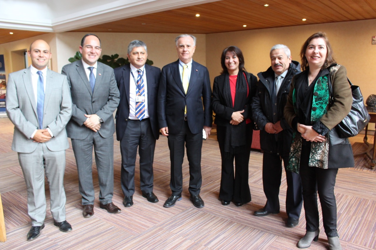 Rectora de la sede de Valdivia se reúne con Ministro de Salud