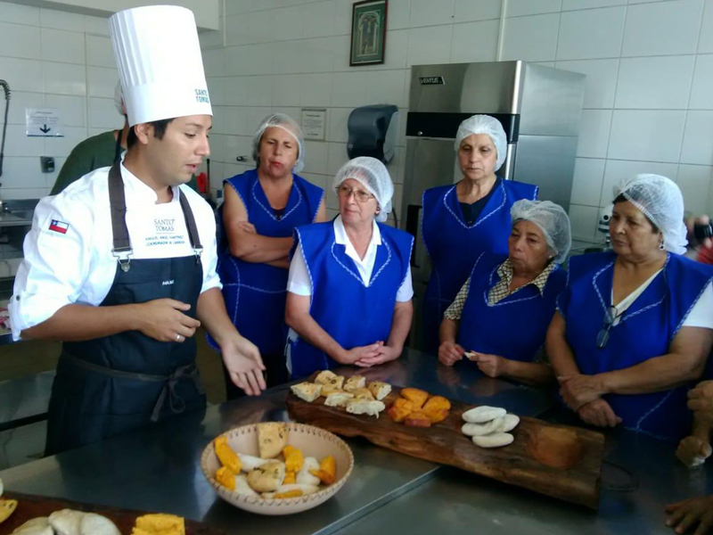 Adultos mayores se capacitan en cocina saludable