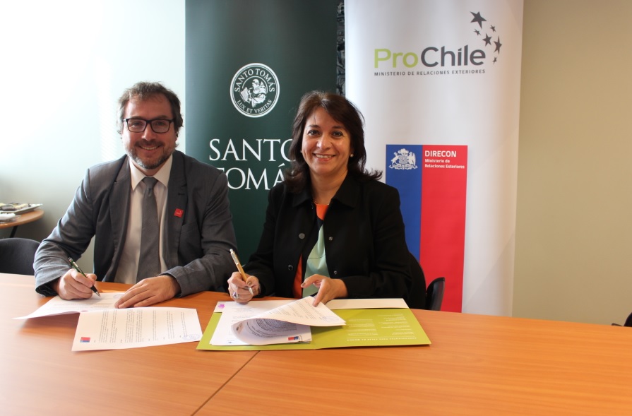 Santo Tomás Valdivia firmó alianza estratégica con ProChile